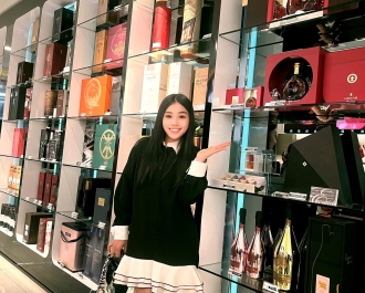TỪ DUTY FREE ĐẾN TAY KHÁCH HÀNG – RƯỢU PHÚ QUÝ CHỌN LỰA TỪNG SẢN PHẨM BẰNG SỰ KỸ LƯỠNG